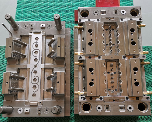 injection-mould-check-before-delivery1.jpg